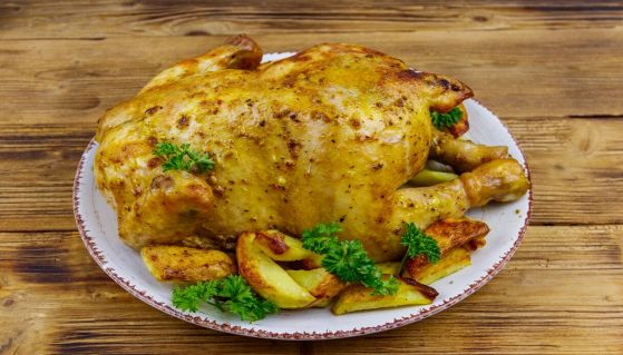 Pollo intero con patate