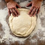 Impasto sul piano infarinato