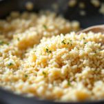 Riso nella padella con pollo