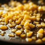 Tritate finemente l’aglio