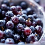 Chicchi d’uva puliti in ciotola