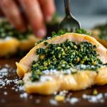 Petto di pollo farcito e legato