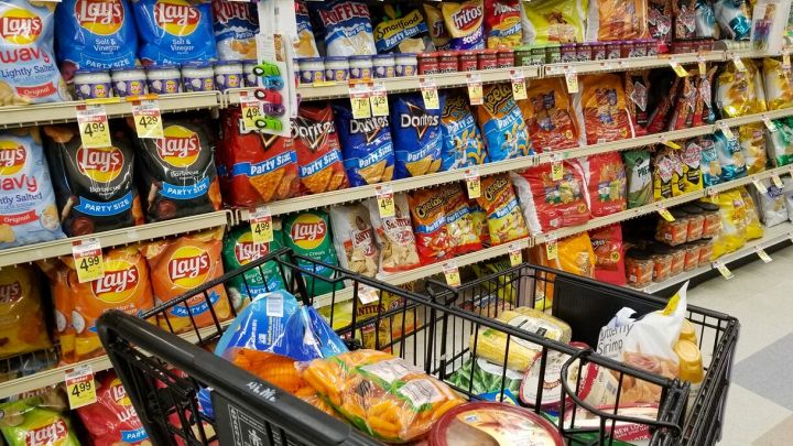 Qui se compri troppo cibo spazzatura rischi la multa