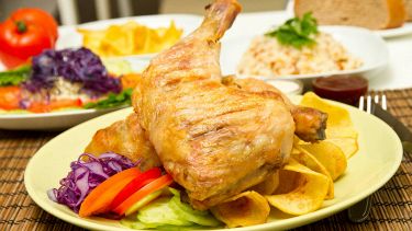 Deliziosa coscia di tacchino al forno, morbida e saporita