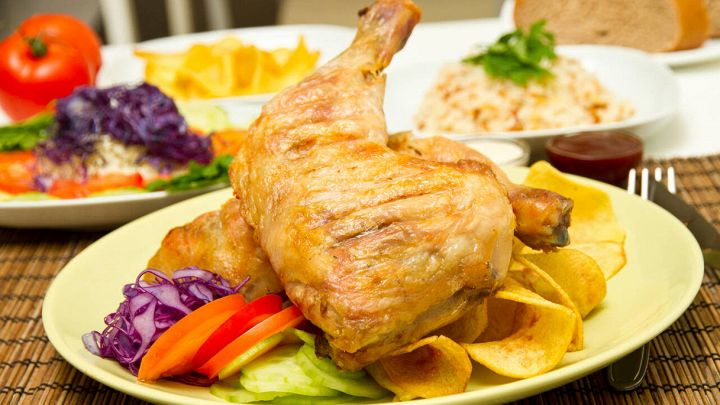 Deliziosa coscia di tacchino al forno, morbida e saporita