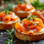 Salmone disposto sul pane