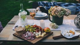 Tavola per una cena estiva-perfetta