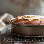 Torta di pere dorata