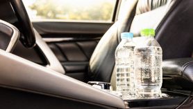 I pericoli delle bottigliette d'acqua in macchina
