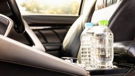I pericoli delle bottigliette d'acqua in macchina