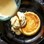 Blinis in cottura in padella antiaderente