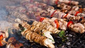 Braciere con stigghiole, street food tipico di Palermo