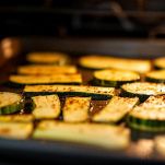 Chips di zucchine in cottura