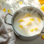 Latte di soia con buccia di limone
