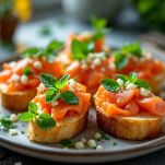 Crostoni decorati con menta e scalogno