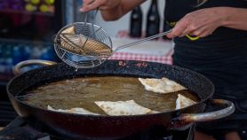 Cucinare crescentine bolognesi, street food