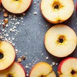 Mele tagliate forate