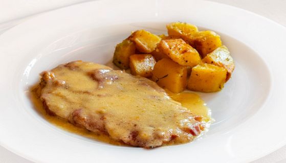 Gustosa cotoletta alla bolognese con patate