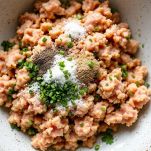 Pollo tritato con erbe e spezie