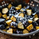 Tocchetti di melanzana cosparsi di sale grosso