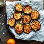 Fette o cubetti di melanzana che friggono nell’olio