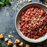 Carne, mortadella e formaggi in ciotola