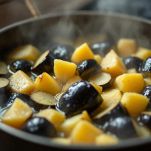 Patate lessate schiacciate con una forchetta fino a diventare purea