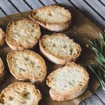 quenelle-di-ricotta-preparazione-crostini