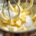 Crema di burro soffice nella ciotola