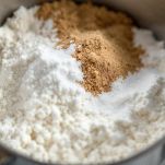 Ingredienti uniti in ciotola