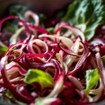 Radicchio mescolato con cipolla trasparente
