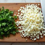 Tagliere con erbe e verdure