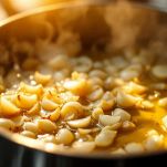 Pentola con soffritto caldo