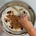 semifreddo-alli-amaretto-biscotti-nel-composto