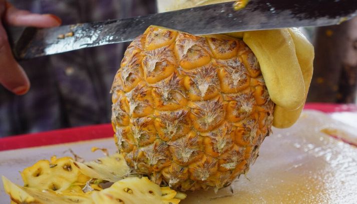Tagliare con precisione l'ananas
