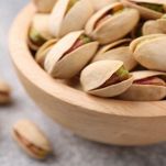 Pistacchi frullati mentre il caffè raffredda