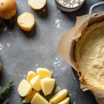 Verdure e scamorza sulla pasta sfoglia