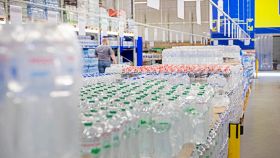 Acque in bottiglia al supermercato