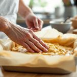 Composto di cereali pressato e raffreddato in teglia.