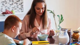 Questi cibi sono perfetti prima dei compiti: veri alleati per energia e concentrazione