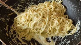 Cremosa pasta cacio e pepe