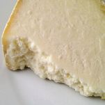 gnocchi-al-castelmagno-grattuggiare-formaggio