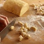 gnocchi-al-castelmagno-preparazione-gnocchi