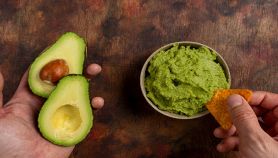 Gustosa salsa guacamole con nachos