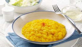 Gustoso risotto alla milanese con zafferano