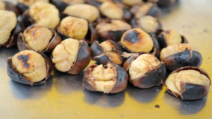 Invitanti castagne cotte al forno