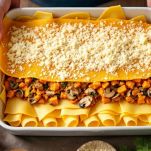 Strato iniziale di lasagne in teglia