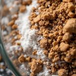 Polvere fine di biscotti nel mixer