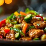 Piatto di maiale agrodolce pronto