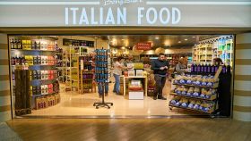 Negozio di cibo italiano all'aeroporto di Roma Fiumicino